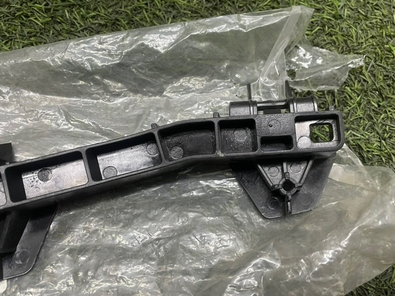 Кронштейн фар левый