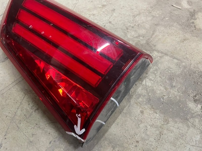 Фонарь задний внутренний правый