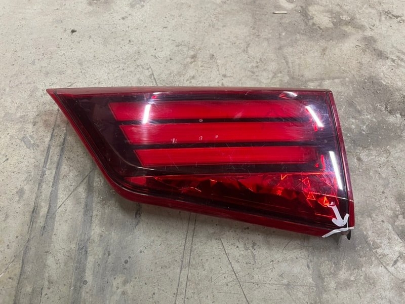 Фонарь задний внутренний правый