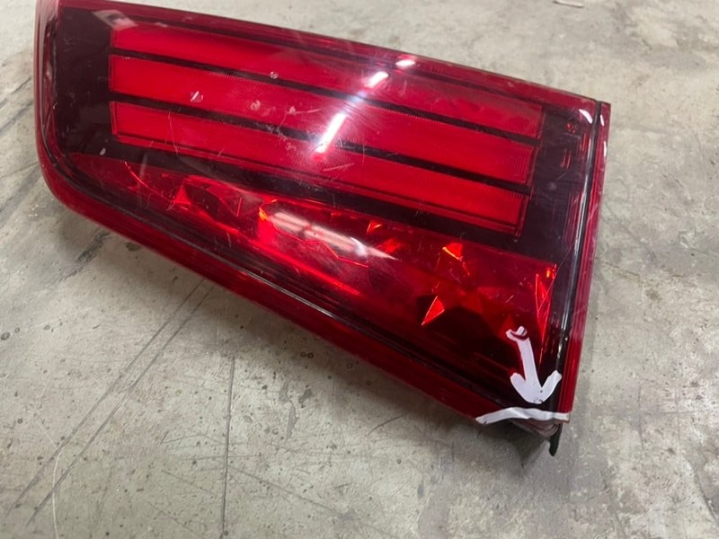 Фонарь задний внутренний правый