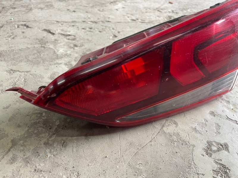 Фонарь задний внутренний правый