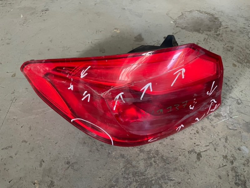 Фонарь задний наружный левый