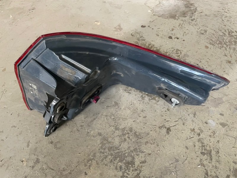 Фонарь задний наружный левый