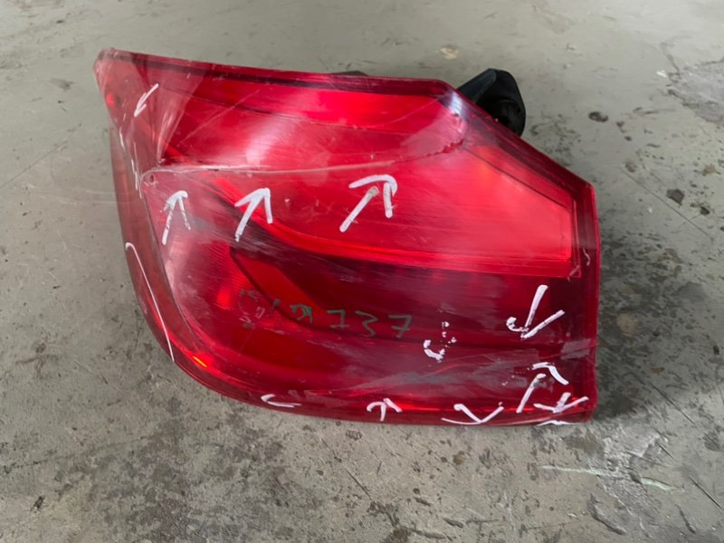 Фонарь задний наружный левый