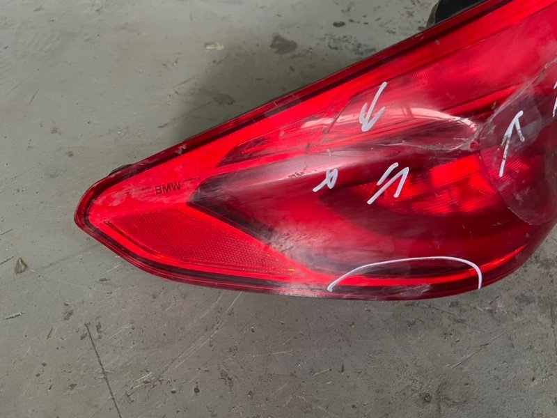 Фонарь задний наружный левый