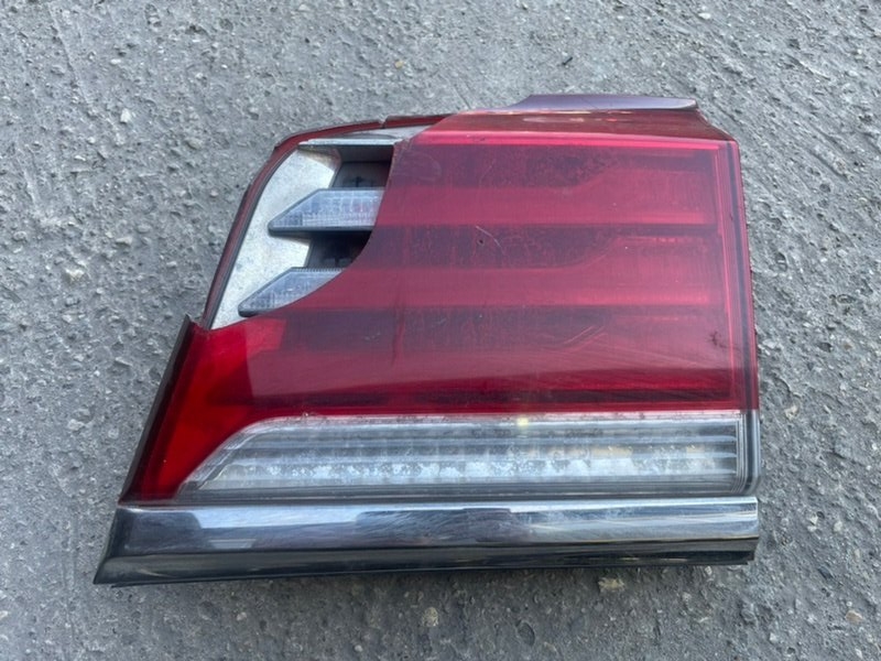 Фонарь задний внутренний правый