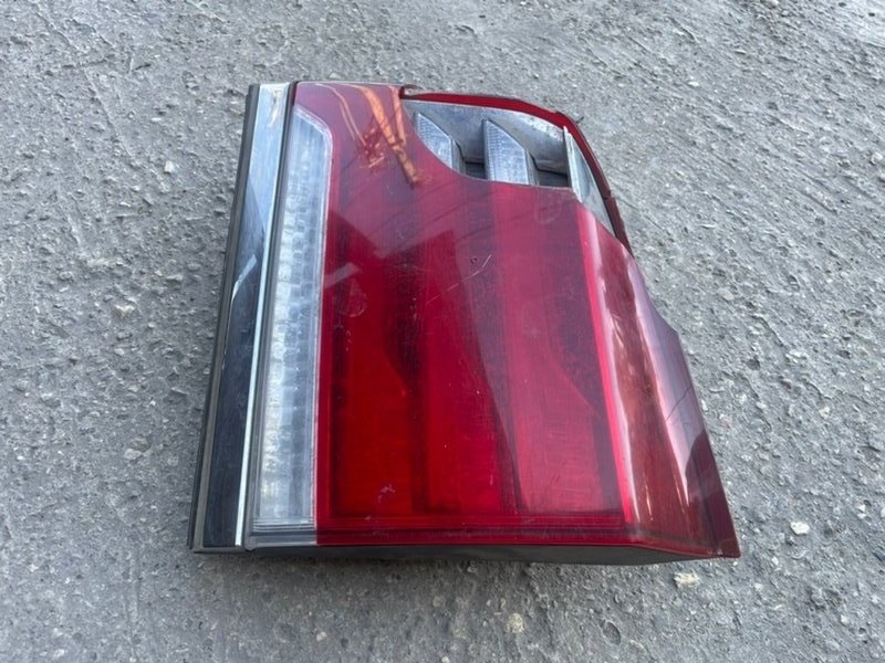 Фонарь задний внутренний правый