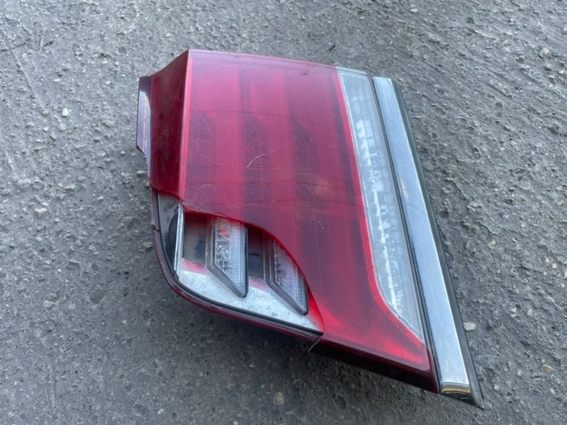 Фонарь задний внутренний правый