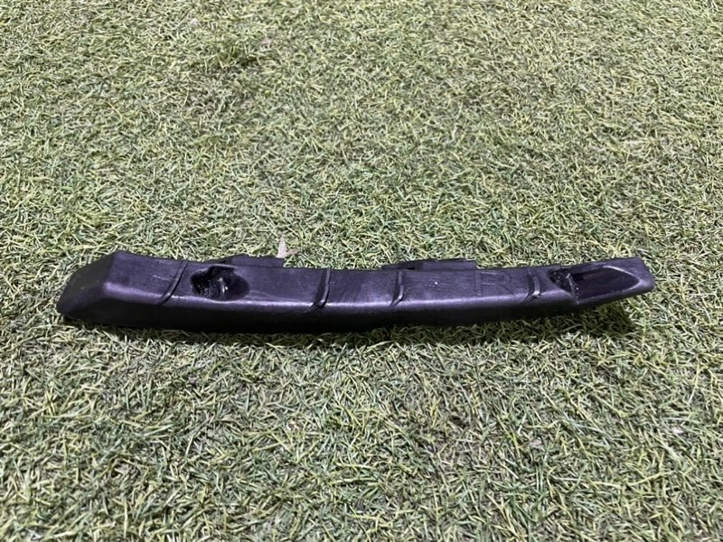 Кронштейн фар правый