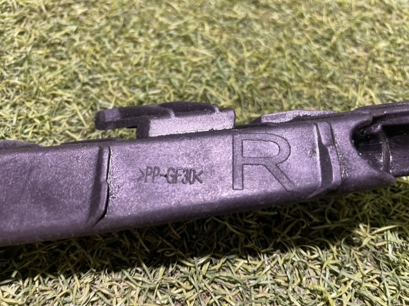 Кронштейн фар правый