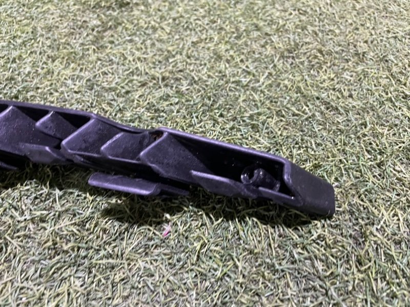 Кронштейн фар правый