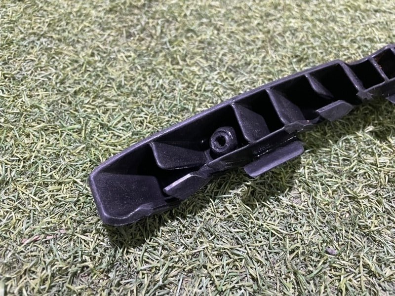 Кронштейн фар правый