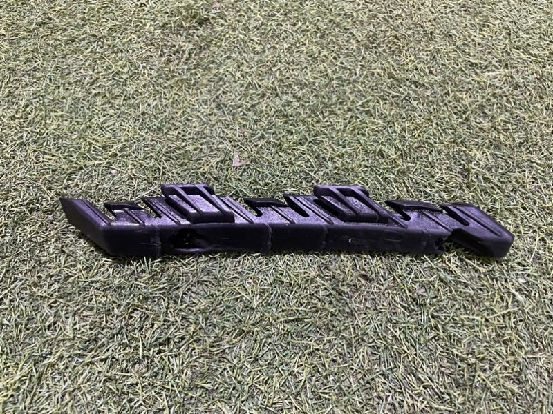 Кронштейн фар правый