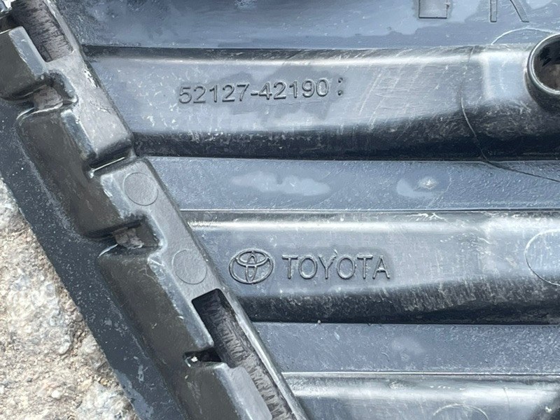 Рамка противотуманной фары правой