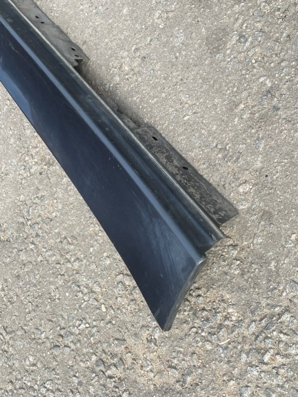 Порог правый