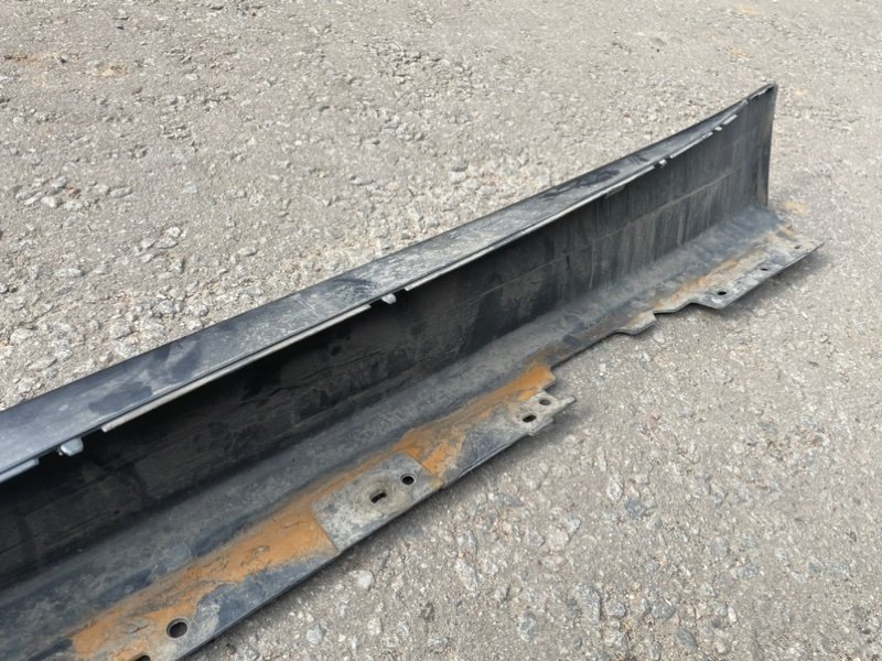 Порог правый