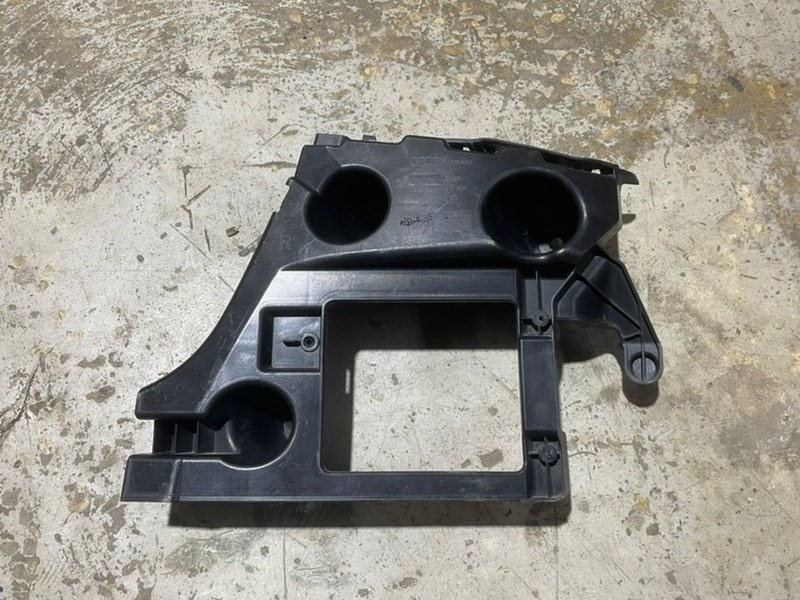 Кронштейн заднего бампера правый