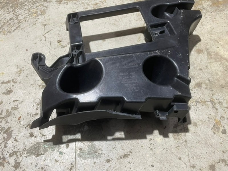 Кронштейн заднего бампера правый