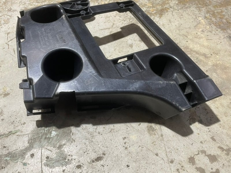 Кронштейн заднего бампера правый