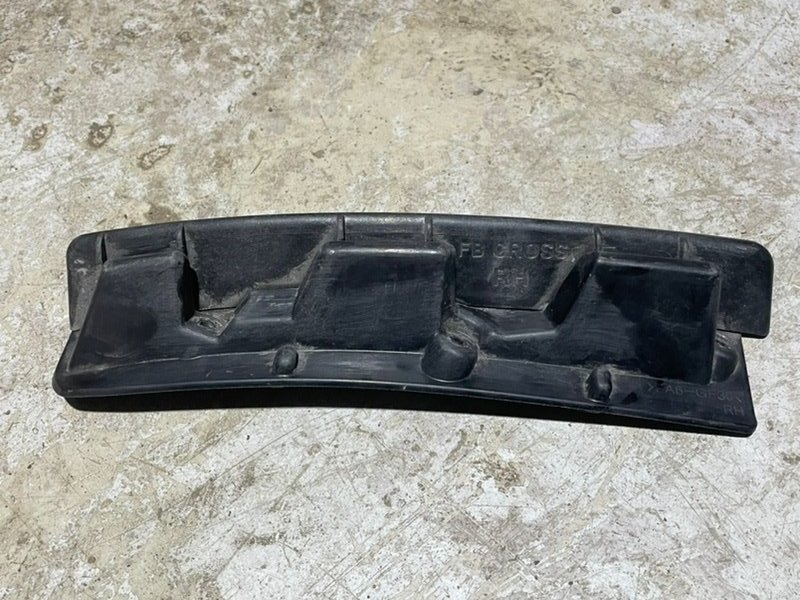 Кронштейн переднего бампера правый