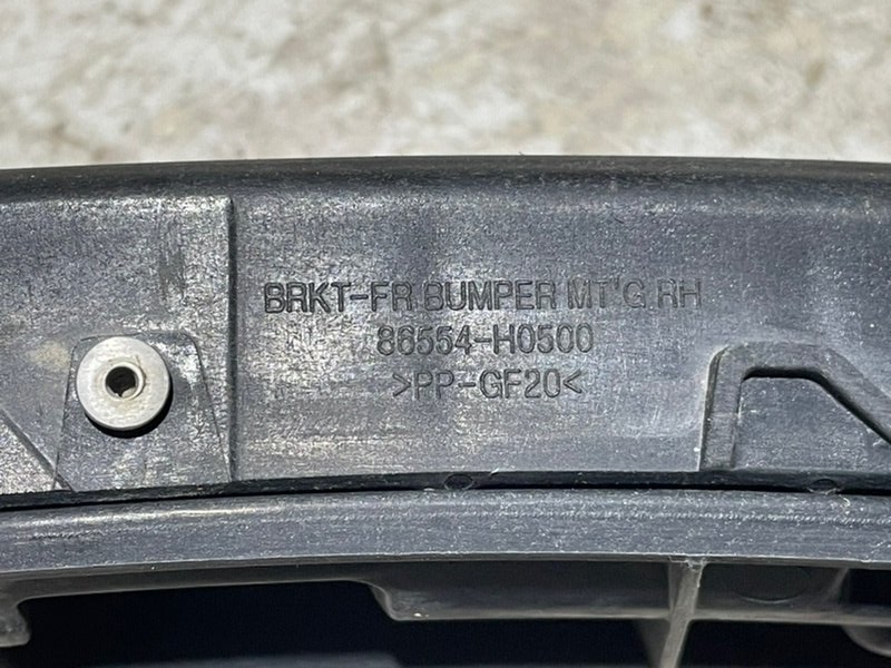 Кронштейн переднего бампера правый