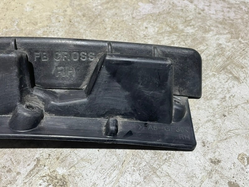 Кронштейн переднего бампера правый