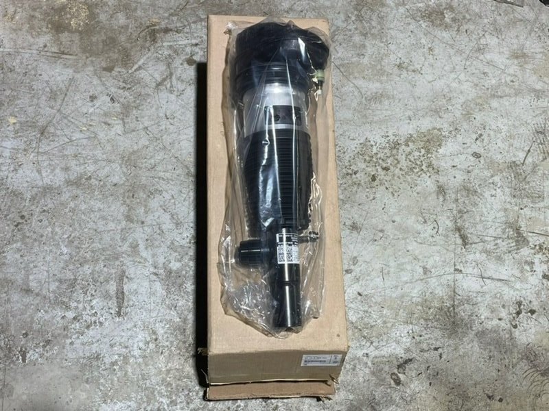 Амортизатор передний правый