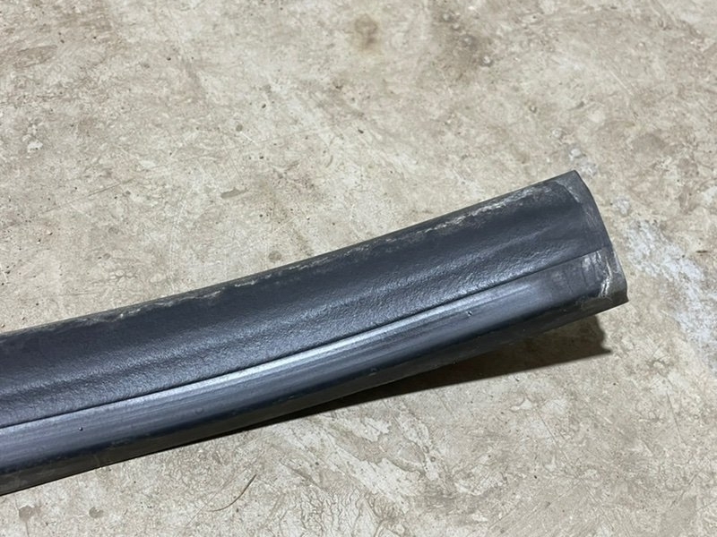 Уплотнитель капота