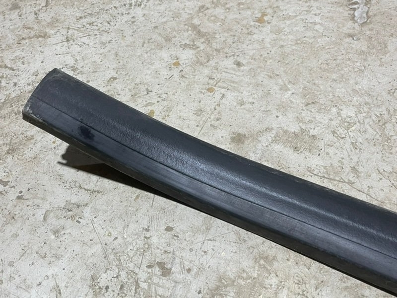 Уплотнитель капота