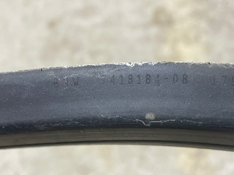 Уплотнитель капота