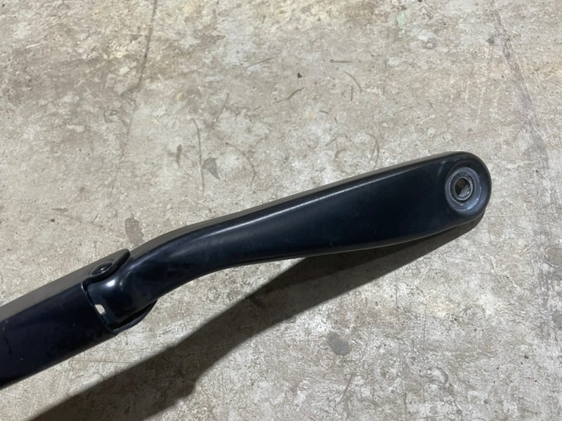 Поводок стеклоочистителя передний правый