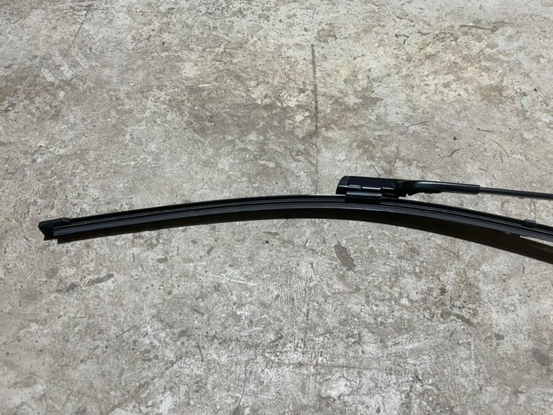 Поводок стеклоочистителя передний правый