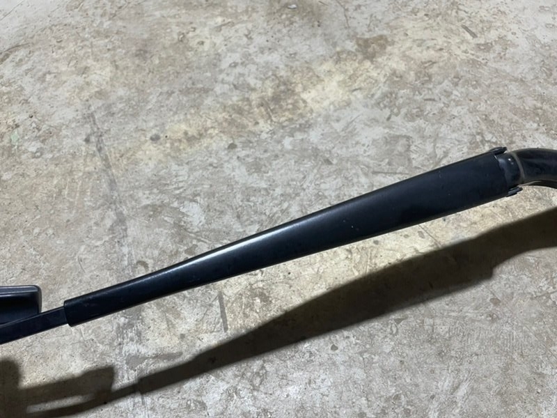 Поводок стеклоочистителя передний правый