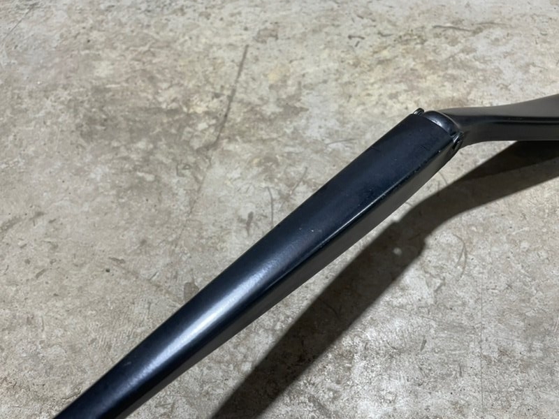 Поводок стеклоочистителя передний правый