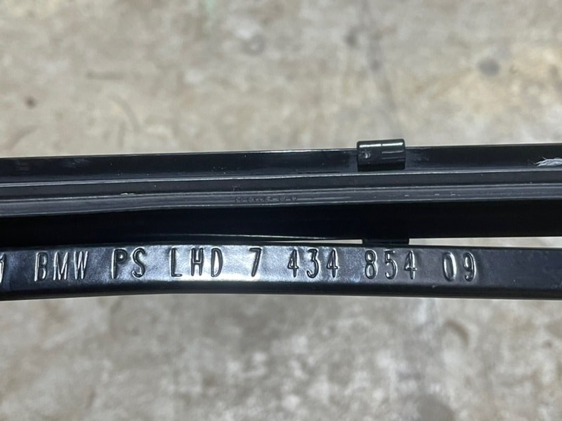 Поводок стеклоочистителя передний правый