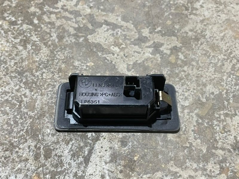 Фонарь подсветки номера