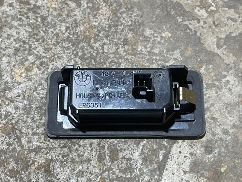 Фонарь подсветки номера