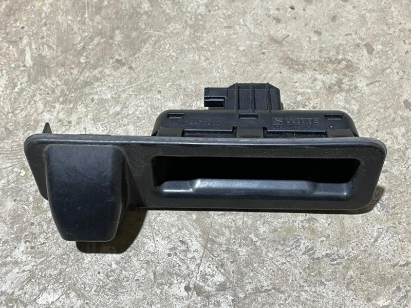 Ручка открывания багажника