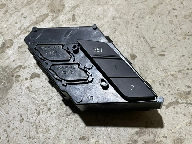 Кнопка регулировки сидения