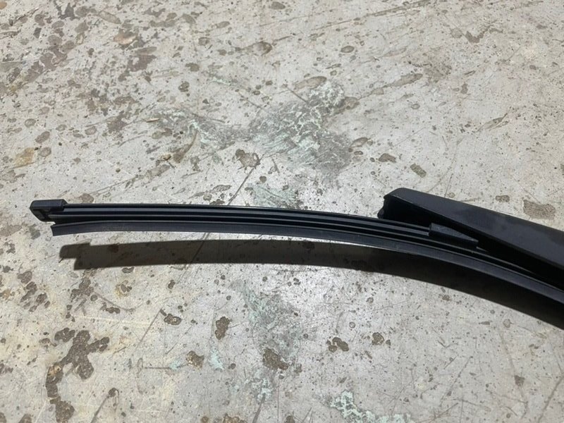 Поводок стеклоочистителя заднего