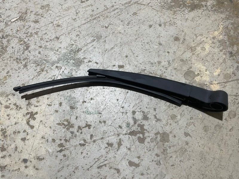 Поводок стеклоочистителя заднего