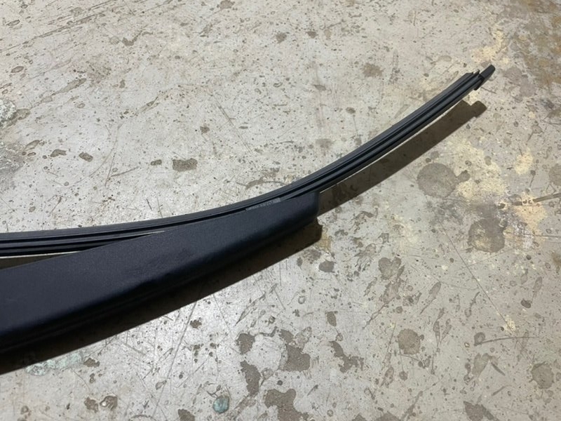 Поводок стеклоочистителя заднего