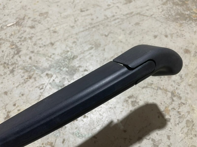 Поводок стеклоочистителя заднего