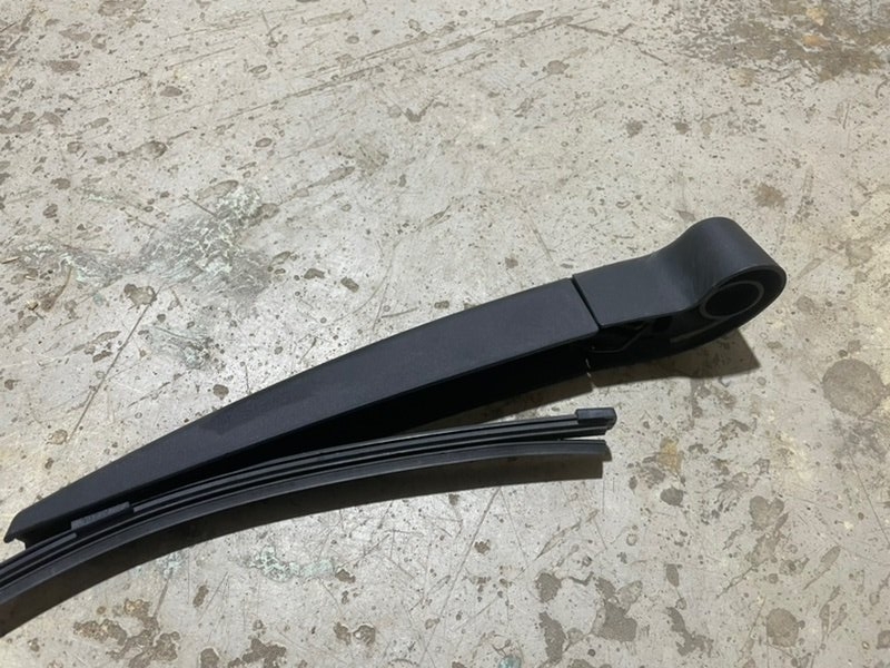 Поводок стеклоочистителя заднего