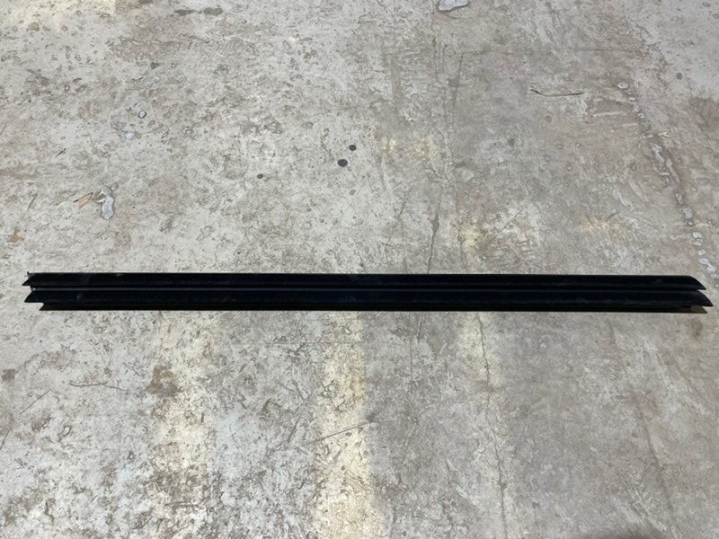 Уплотнитель стекла двери