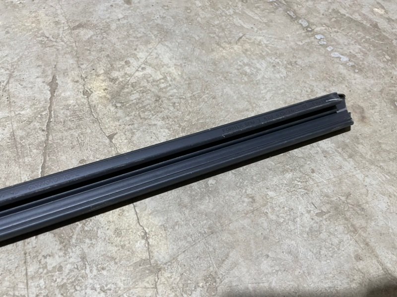 Уплотнитель стекла двери