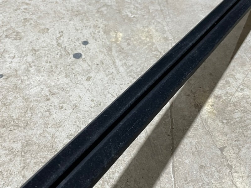 Уплотнитель стекла двери