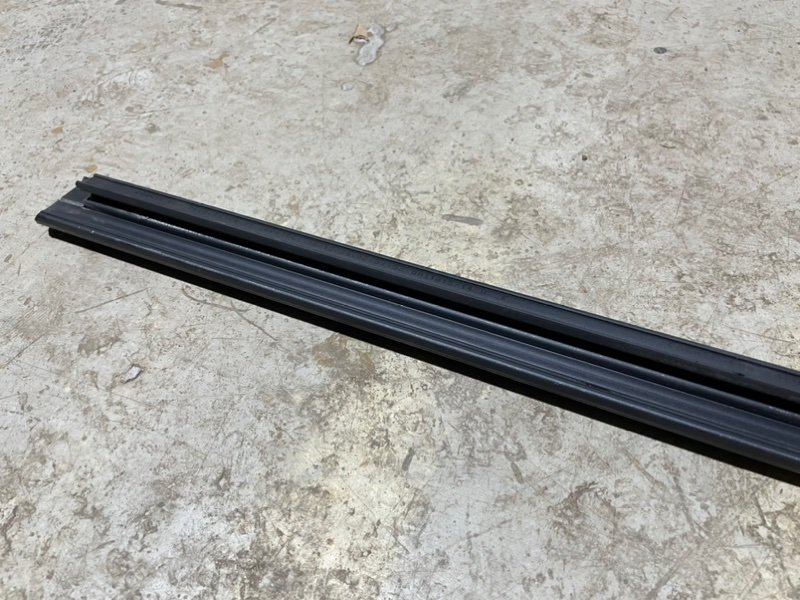 Уплотнитель стекла двери