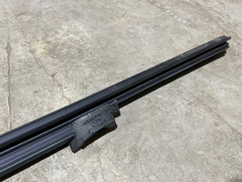 Уплотнитель стекла двери