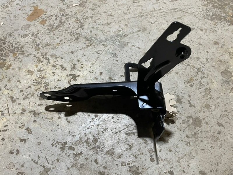 Кронштейн крепления сидения